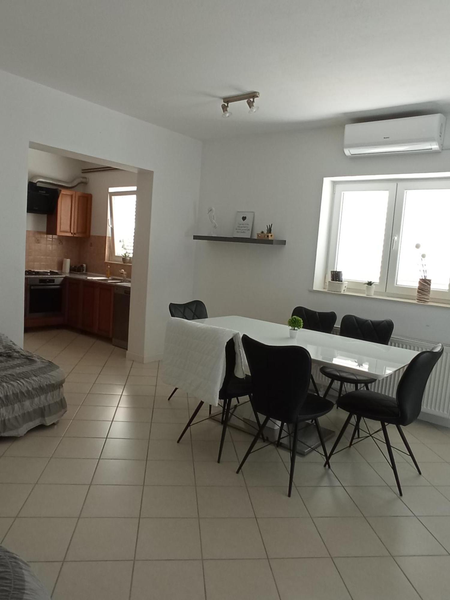 Apartman Carpe Diem Sutomiscica Ngoại thất bức ảnh